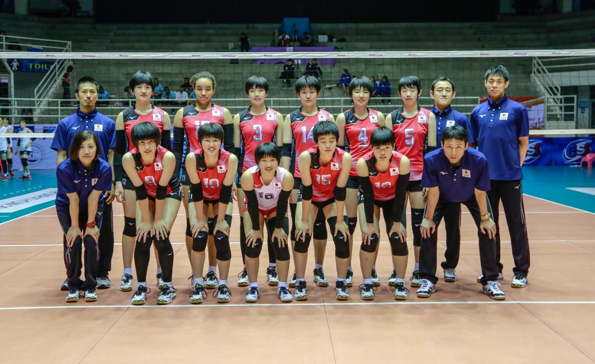 新西兰女子排球队勇拼半场，晋级决赛